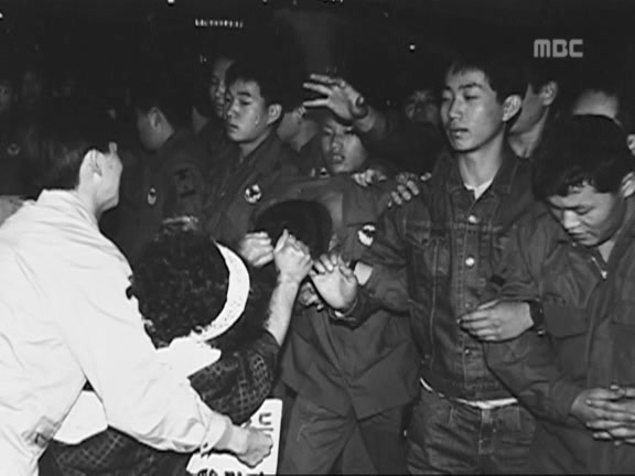 [MBC스페셜] 87년 6월 민주화 항쟁 20주년 특집다큐 '너는 살고 내가 죽었다' | 인스티즈