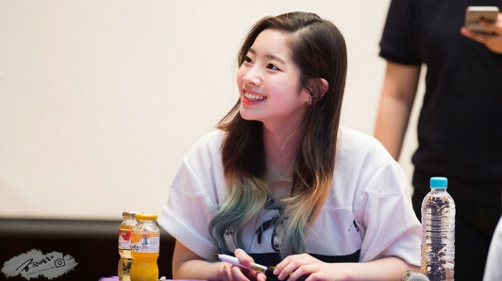 [트와이스] 팬싸에서 비눗방울 가지고 노는 다현이(청량함은 다현이가b) | 인스티즈