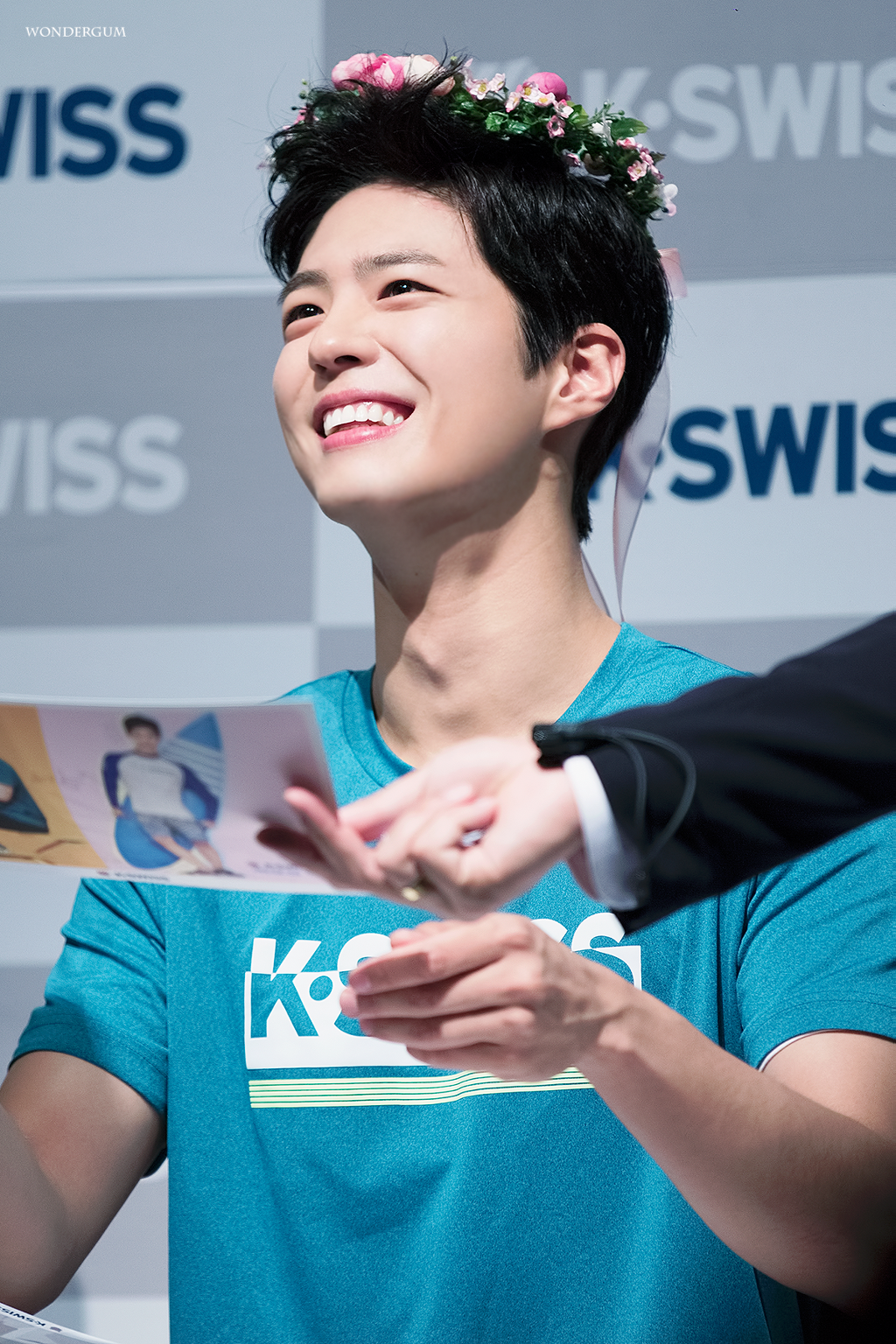 이상한 선글라스 쓴 박보검 | 인스티즈