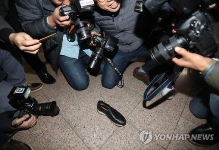 프라다 역대급 광고 사진.jpg | 인스티즈