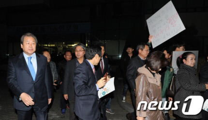 후두려맞기 전국투어가 될듯한 김무성의 전국 대학 릴레이 강연 | 인스티즈