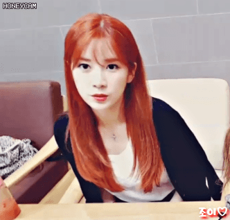 에이핑크의 비주얼이자, 섹시담당 박초롱 오늘자 브이앱.gif | 인스티즈