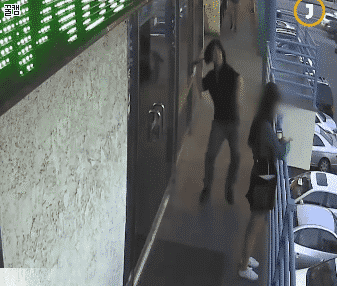 미주중앙일보에서 보도한 망치폭행남 사건CCTV 및 범인얼굴 .jpgif(잔인함주의) | 인스티즈