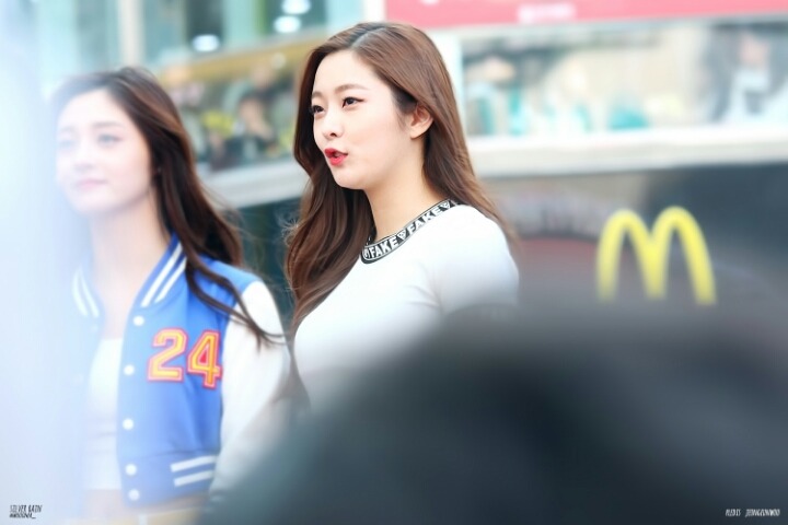 [프로듀스101] 팬이 부르자 쳐다보던 정은우.. 늦어서 후다닥 | 인스티즈