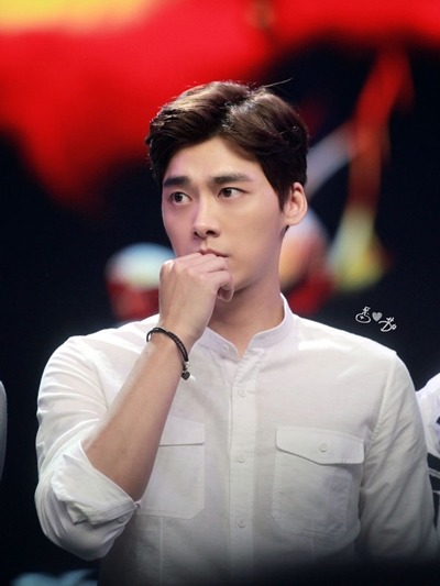 [이역봉] 촌스럽던 대륙 배우가 한국 스타일리스트의 손을 거친 후.. | 인스티즈