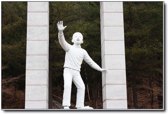 "나는 공산당이 싫어요" 어린아이의 입을 찢어 죽인 북한군들 | 인스티즈