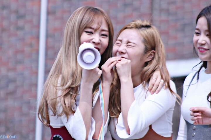 마마무 문별이랑 휘인이 | 인스티즈