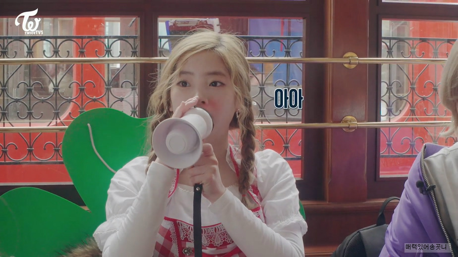 아무도 안들어줘서 시무룩했던 다현이.jpgif | 인스티즈