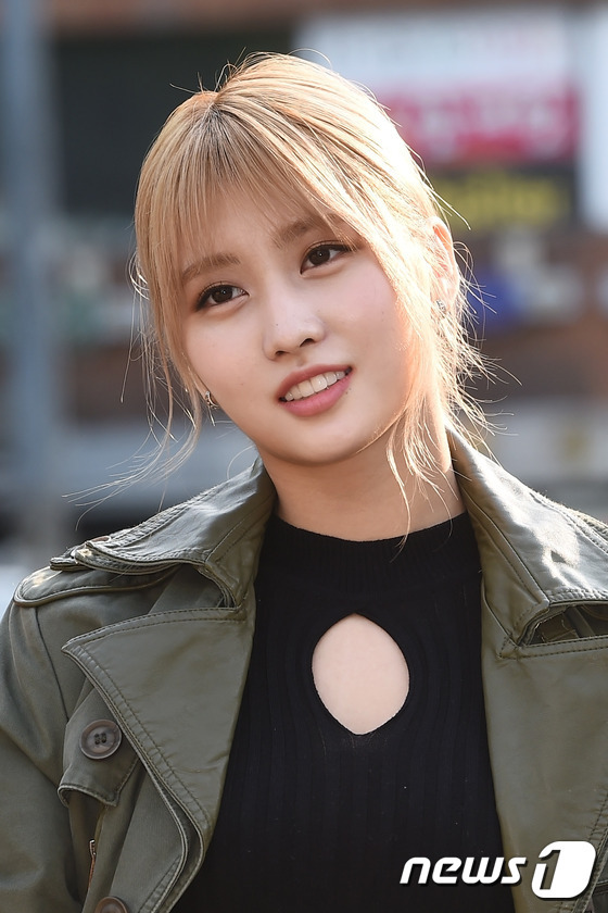뮤비의상 입고 출근한 트와이스 | 인스티즈