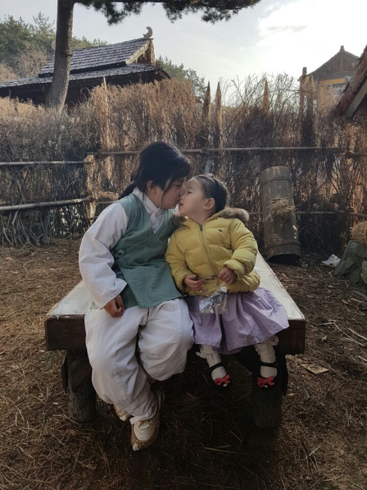 [역적] 짱덕사 할뻔한 길동이 동생 아가 어리니.jpgif | 인스티즈