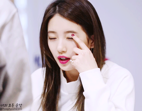 보기만 해도 기분이 좋아지는 수지와 팬들의 소통.gif | 인스티즈