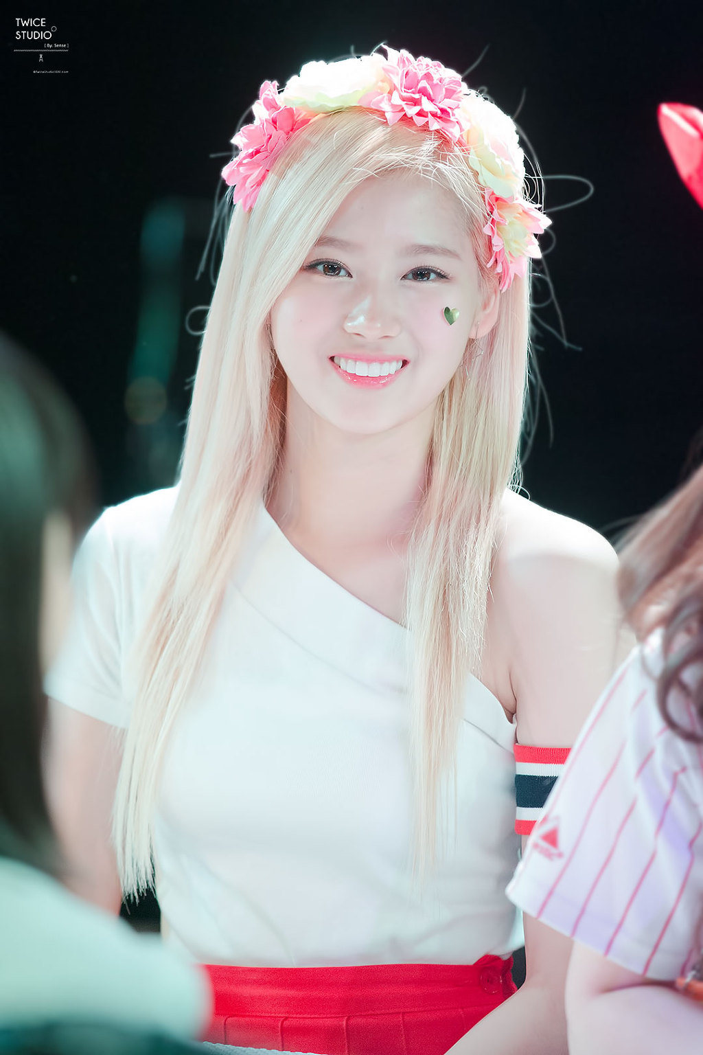 트와이스 금발 사나 | 인스티즈