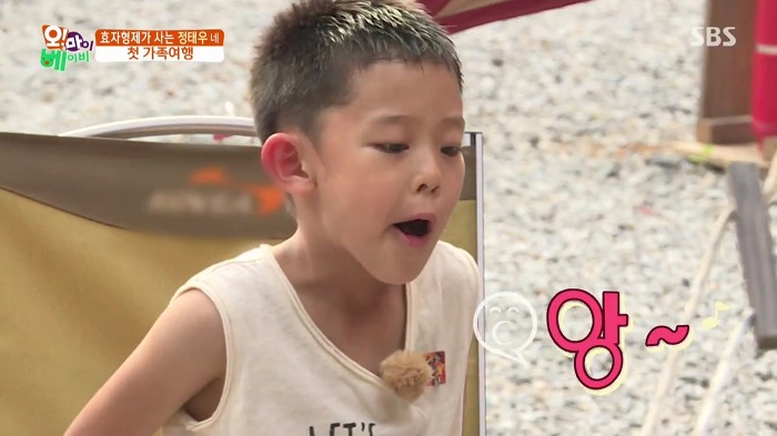 [오마이베이비] 하준이가 뜨거운 고기 먹는 법.gif | 인스티즈