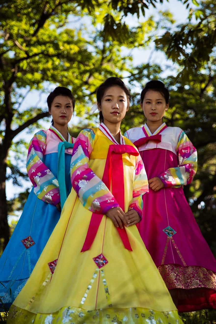 루마니아 사진작가가 찍은 북한의 스트릿 미인들 | 인스티즈