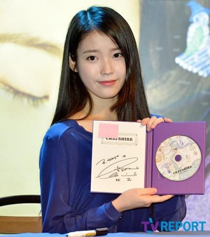 151106 오늘자 팬사인회에서 아이유.jpg | 인스티즈