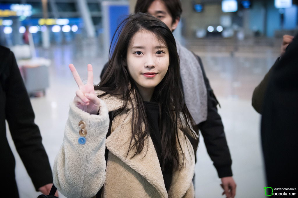[2016.01.31] 인천공항 출국 아이유 직찍 by 둘리 | 인스티즈