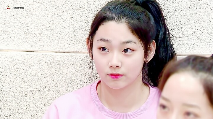 지나가다 마주치면 들고있던 빵 다주고싶게 생김 | 인스티즈