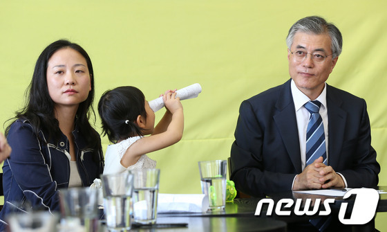 신기하리만치 아이들이 잘 따르는 문재인 | 인스티즈