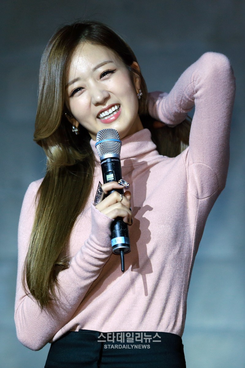 월요일이라 짜증나서 에이핑크 윤보미.jpgif | 인스티즈