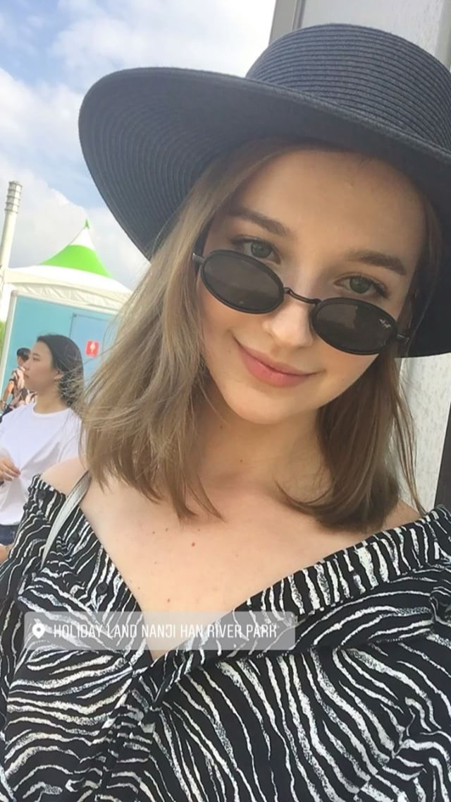7/29 홀리데이랜드 페스티벌에 간 안젤리나 다닐로바.insta | 인스티즈