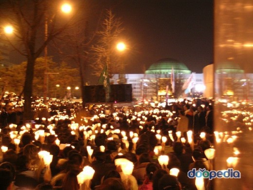 불과 5개월 전 촛불집회를 연상케 하는 아이돌 노래 가사 | 인스티즈