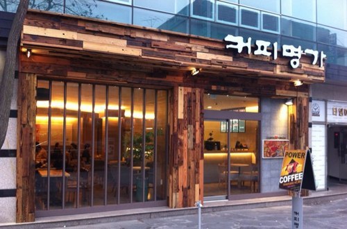 대구에서 유명하다는 압도적인 비쥬얼의 딸기케이크 | 인스티즈