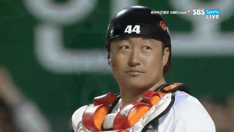 친구가 술집에서 여자랑 있는걸 보았다.gif | 인스티즈
