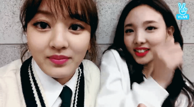 오늘자 나연 지효 | 인스티즈