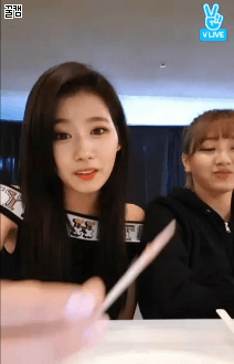 오늘도 브이앱한 사나...gif | 인스티즈