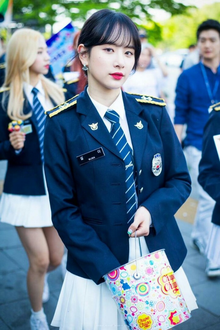 어제자 경찰제복 우주소녀 | 인스티즈