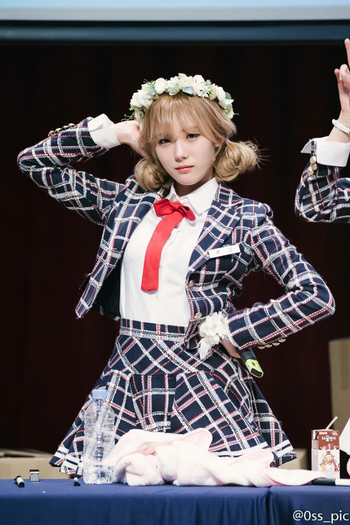 루다 섹시포즈 이제는 우주소녀 공식포즈로 | 인스티즈