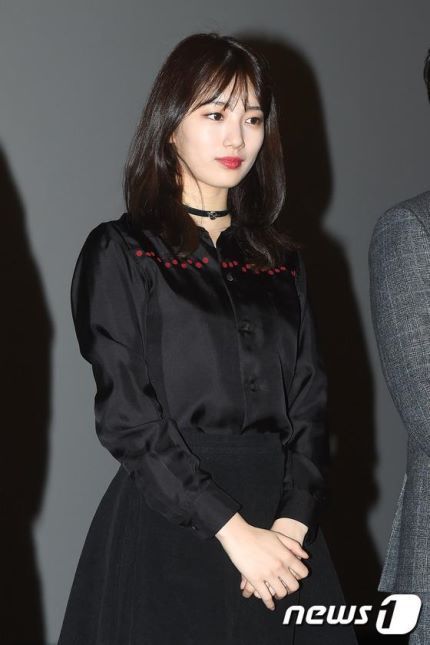 수지, 레드립+초커로 포인트 준 무대인사 패션 +사진추가 | 인스티즈