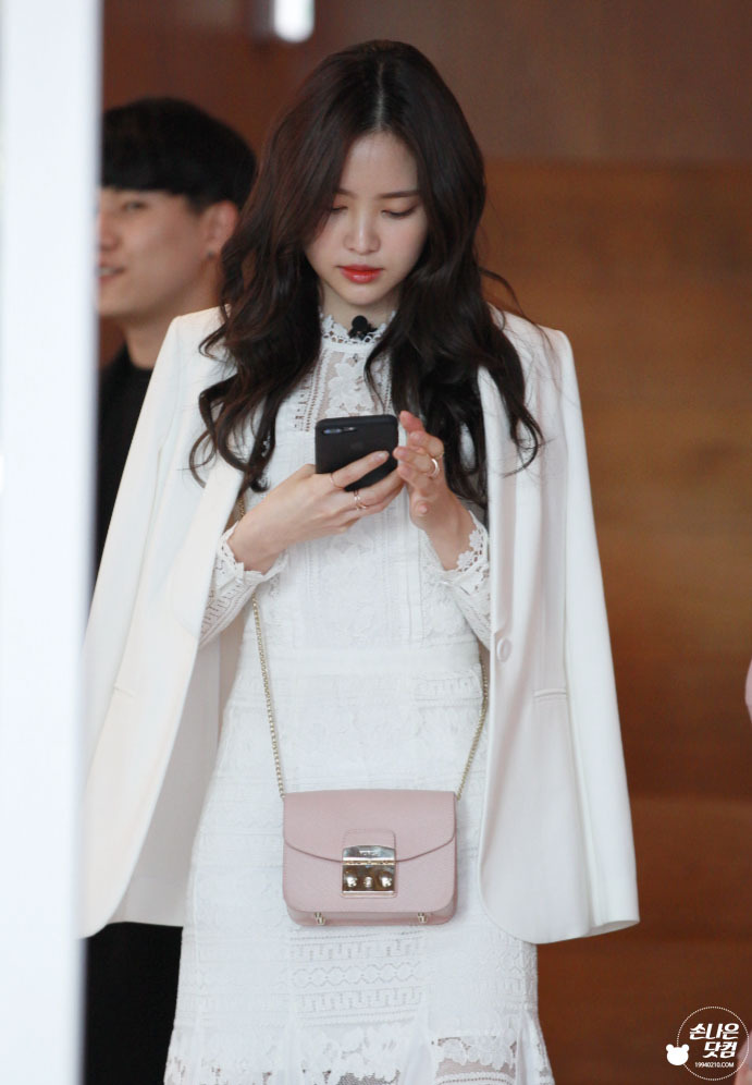 [에이핑크] 손나은 여성스런 분위기.jpg | 인스티즈