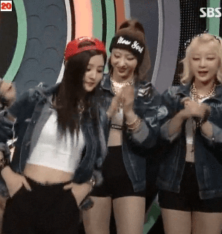 또 막내 몸매 감상하는 하니.gif | 인스티즈