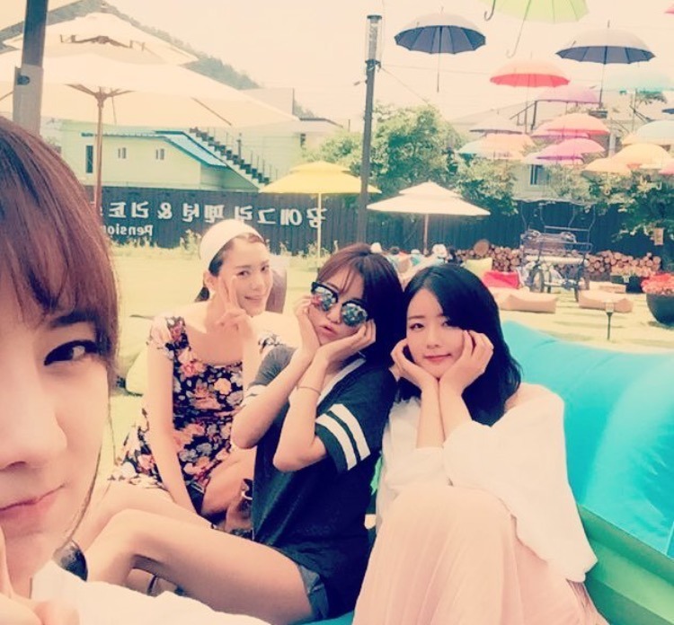[에이핑크] 펜션에서 휴가즐기는 보미 | 인스티즈