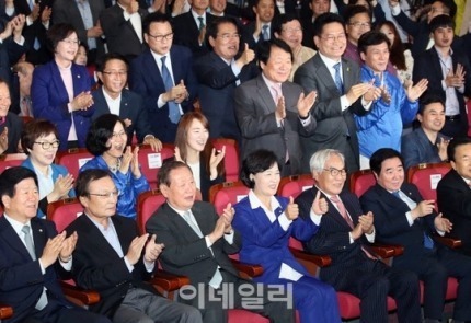  이해찬 뛸뜻이 기뻐하는 중.jpg | 인스티즈