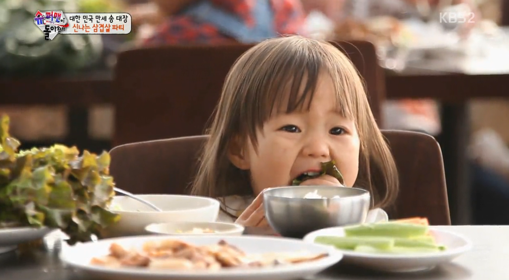 [슈돌] 쌈싸먹는 송일국 따라하는 여자아이 짱귀 ....jpg | 인스티즈