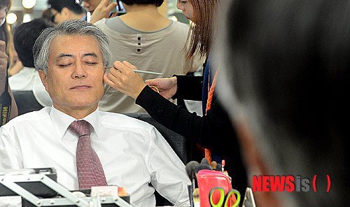 메이크업받는 대통령님.jpg | 인스티즈