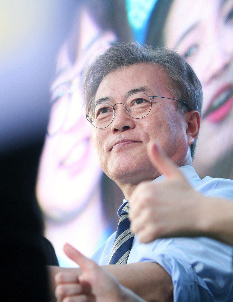 [문재인] 신촌에서 찍은 잘생긴 이니라오 | 인스티즈