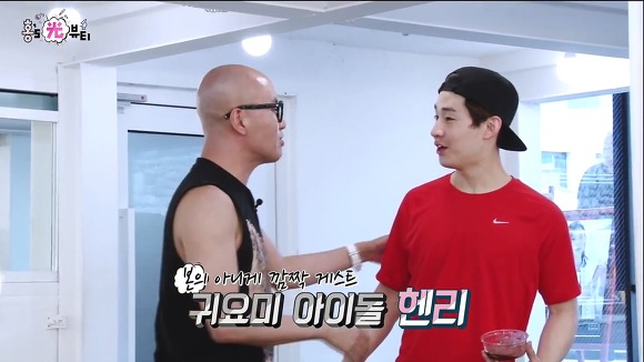 지나가던 길에 자꾸 방송 출연하는 아이돌 | 인스티즈