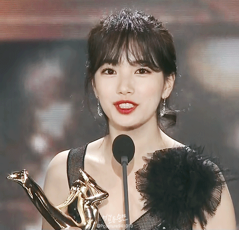 후배들 축하하는 수지 | 인스티즈