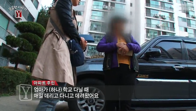 유모차 탄 아기들을 마음대로 만지고 다니는 여자 | 인스티즈