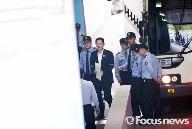 오늘자 싱글벙글 이재용.jpg | 인스티즈
