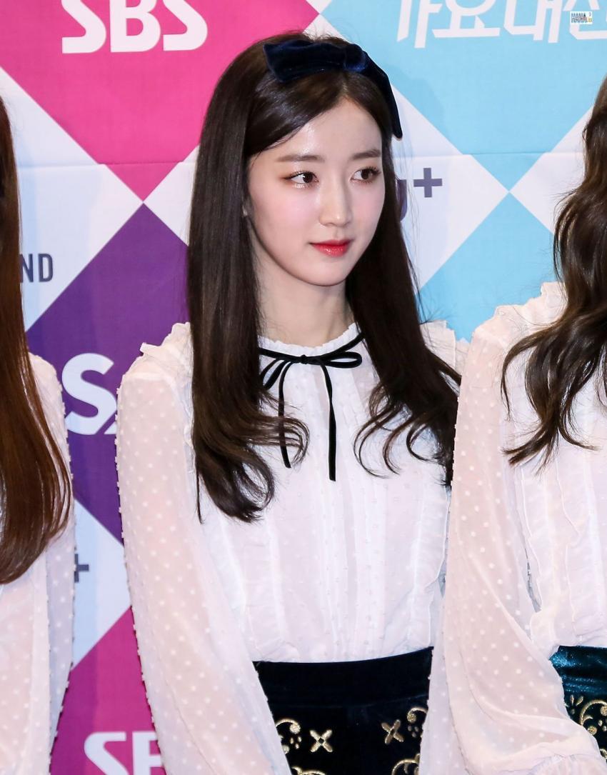 고급스러운 부잣집 따님 느낌나는 외모의 여자 아이돌.gif | 인스티즈