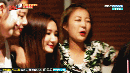 자기 생일 자축하는 EXID 혜린.gif | 인스티즈