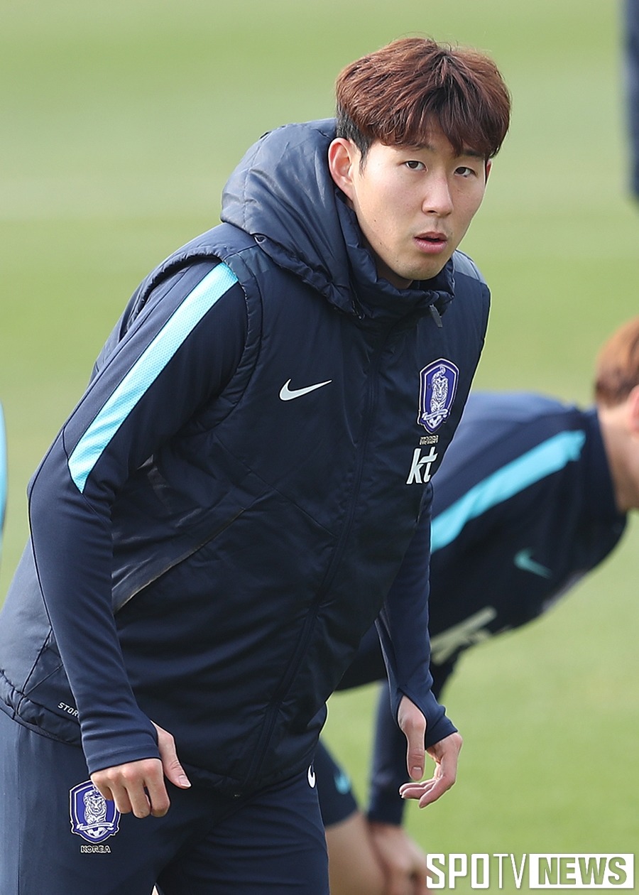 오늘자 굳은 표정으로 회복 훈련하는 축구대표팀 | 인스티즈