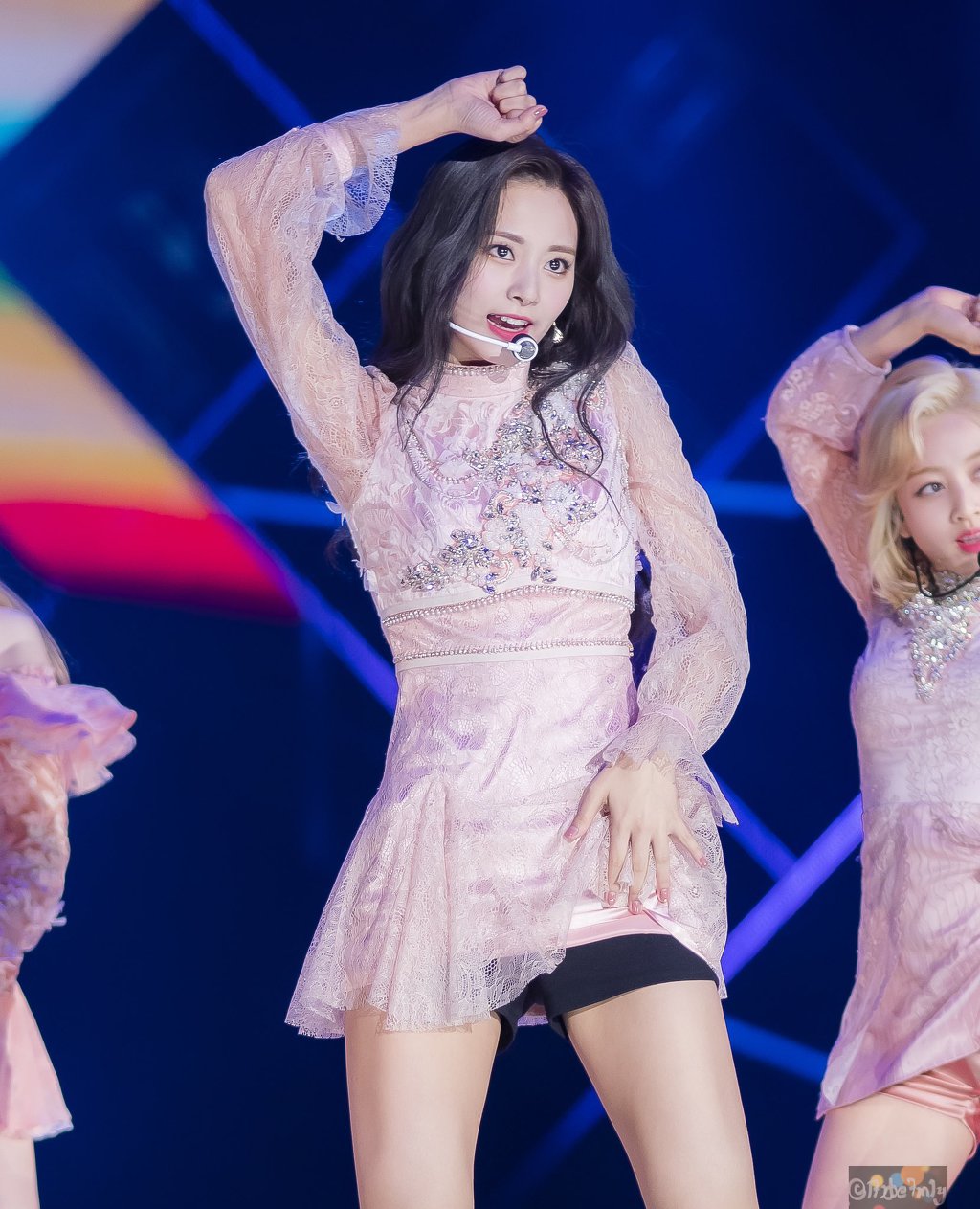 어제 골든디스크어워즈 트와이스 쯔위의 미모ㄷㄷㄷ.jpgif | 인스티즈