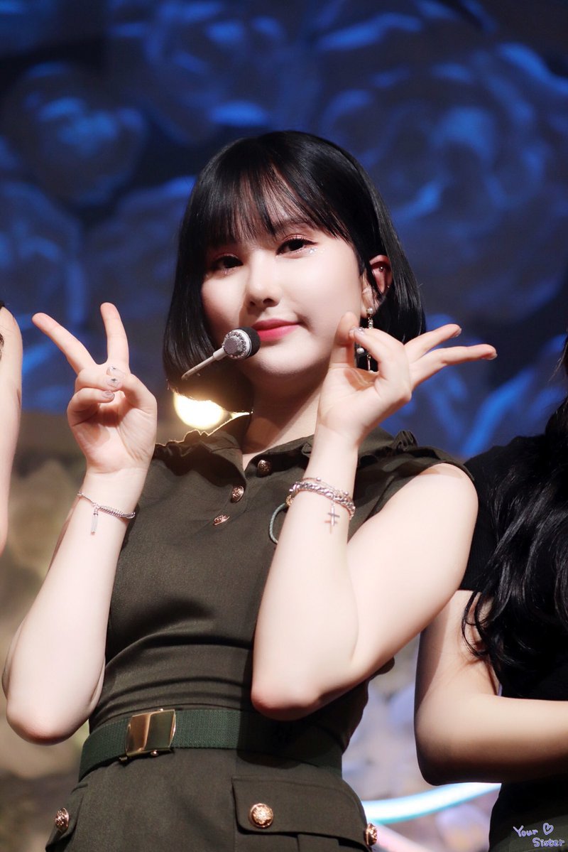 근무 중 할 일이 없어서 여자친구 은하.jpgif | 인스티즈