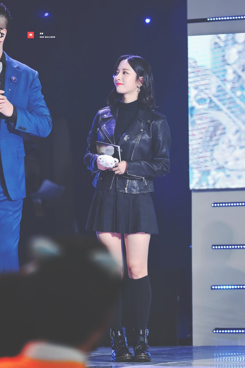 라이더 자켓입은 우조소녀 보나.jpgif | 인스티즈