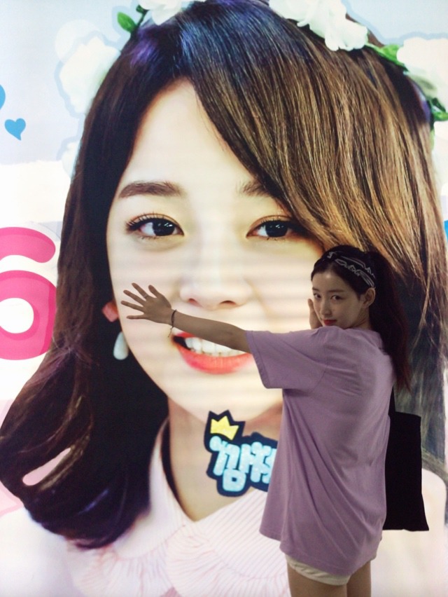김세정 생일 광고판과 사진 찍은 구구단 리더 하나 | 인스티즈